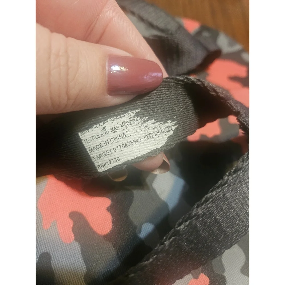 Cat & Jack Dark Orange and Gray Camo Flip Flop Sandals